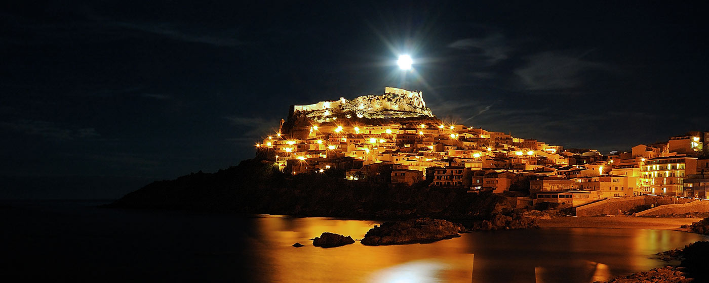 l' Isola Rossa in una notte di luna piena