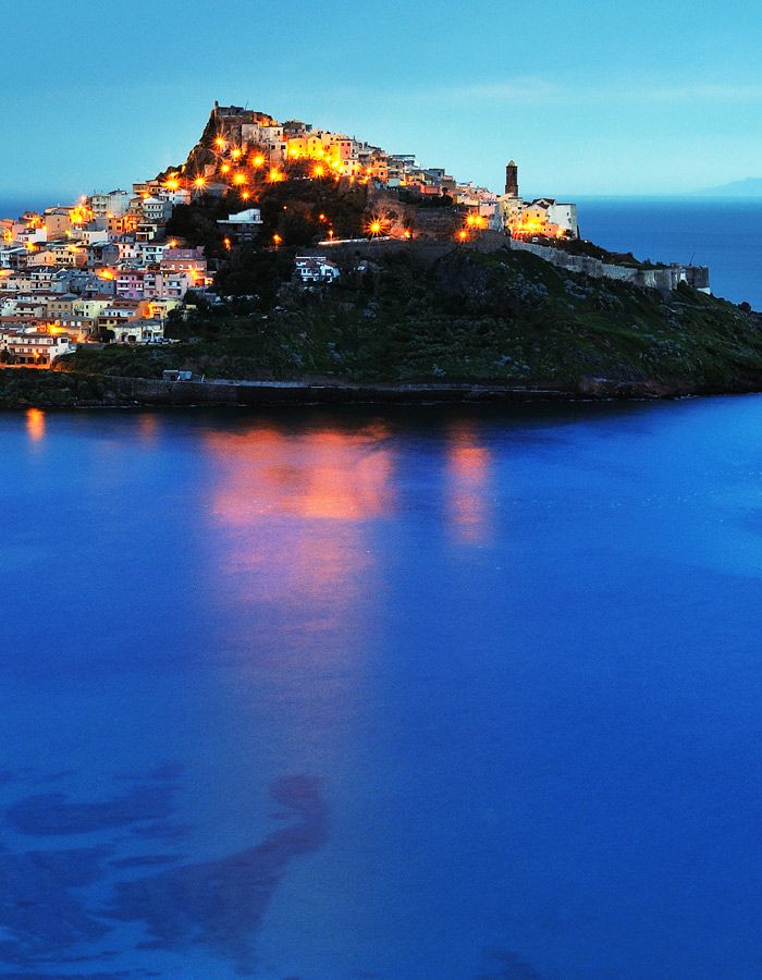 Traumhafter Sonnenuntergang in Isola Rossa in Sardinien